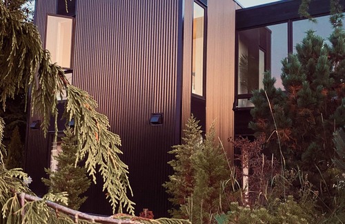 Courtenay House | Modern, sunny, eco retreat perched above a trendy jewelry studio!