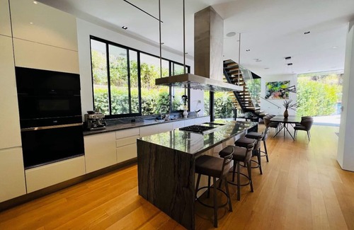 West Hollywood Villa | Modern Sunset Strip 3 Bedroom View Home with Pool & Spa