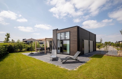 Herkingen House | Modern, sustainably built bungalow between 2 nature reserves