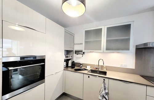 La Jetee Apartment | Modern T3 with AC and wifi, near port and sea, closed garage