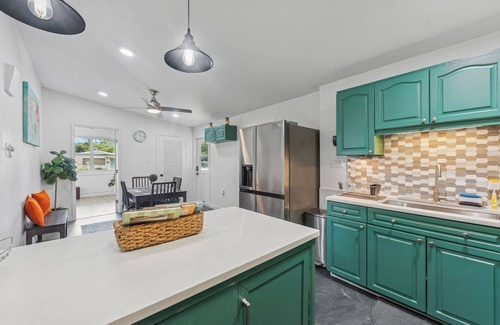 Plaza Terrace House | Modern Tampa Getaway - 1 mile from Bucs Stadium