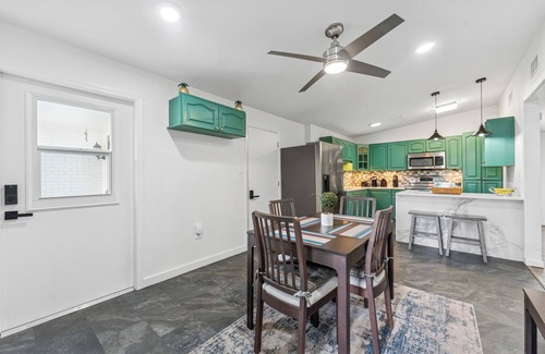 Plaza Terrace House | Modern Tampa Getaway - 1 mile from Bucs Stadium