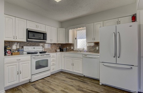 West Omaha House | Modern, Timbered, LUX 3Bedroom in perfect location
