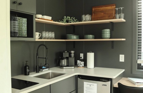 Milroy Cabin | Modern Tiny Home 28 w/Hot Tub!