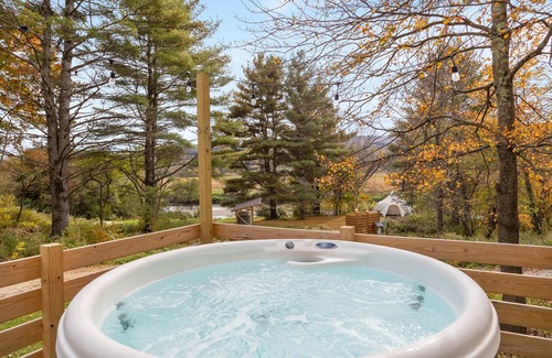 Johnson House | Modern Tiny House w/hot tub & river near Stowe