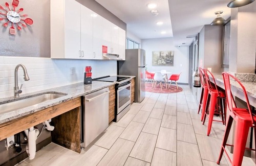 Old North Columbus House | ⭐Modern Tiny Studio 🌃 Laundry Room⏺️Parking🚗Fitness Gym💪| Extended Stay Ready