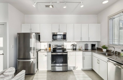 South Nashville House | Modern Townhome 2 mi. South of Downtown, Broadway Ave, Nissan Stadium- Sleeps 8