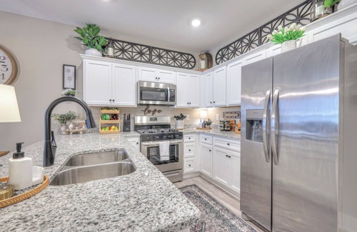 Manchester House | Modern Townhome 2BR/2.5 Bath in gated community in the heart of Manchester