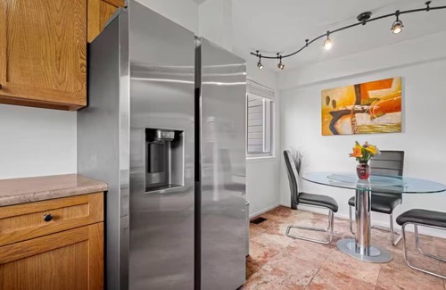 Ken Caryl House | Modern TownHome-Away-From-Home with Garage, Pool
