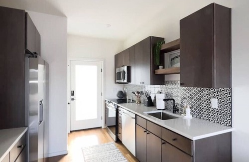 Chattanooga House | Modern Townhome by Riverwalk | Walkable & Stylish