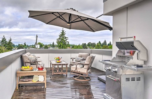 Whittier Heights House | Modern Townhome in Ballard with Private Roof Deck