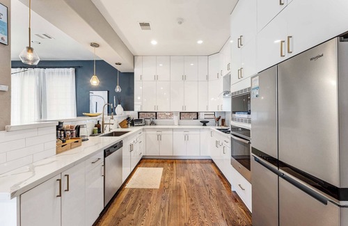 Montrose House | Modern Townhome in Montrose Hot Tub King Beds