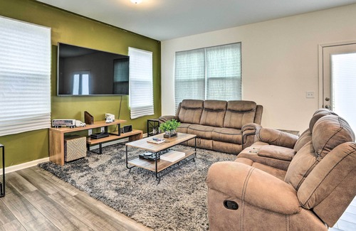 McDonough House | Modern Townhome w/ Patio Near Atlanta