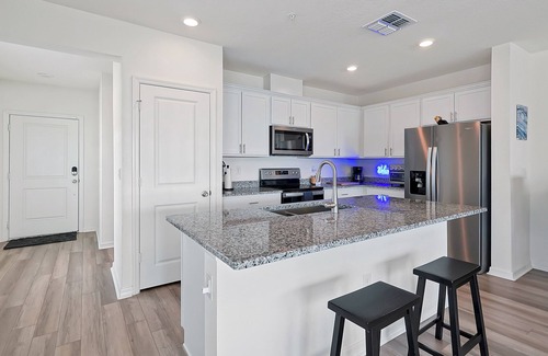 Sanford House | Modern Townhome w/Pool & Private Gym/Boombah Sports/SFB Airport/DT Sanford