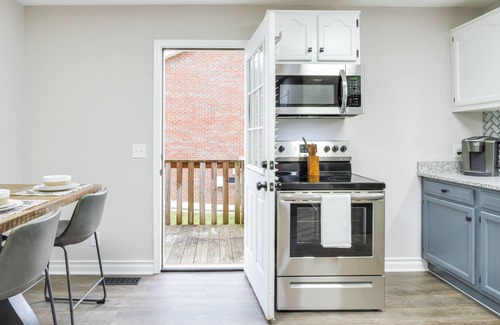 Cookeville House | Modern Townhome: Walk to Tennessee Tech University