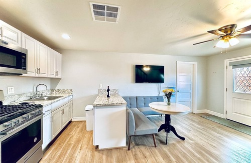 Fig Garden House | Modern townhome with on-site pool - close to national parks - dog-friendly