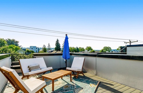Ballard House | Modern townhome with rooftop deck & AC - walkable location