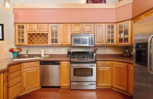 Alyeska House | Modern Townhome with stone fireplace, mountain views, deck & ski in/out