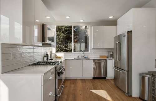 Lower Queen Anne House | Modern Townhome with Space Needle View