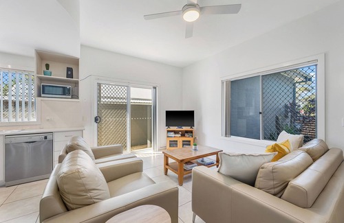 Crescent Head Apartment | Modern Townhouse in the Heart of Crescent Head.