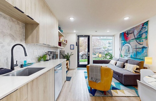 Judkins Park House | Modern Townhouse in Seattle’s Central District – Stunning Views & Prime Location