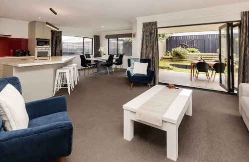 Rewa House | Modern Townhouse in Strandon