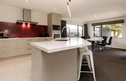 Rewa House | Modern Townhouse in Strandon