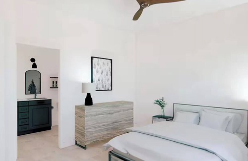 Winchester House | Modern Townhouse - Steps to Old Town Shops