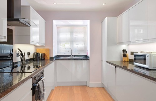 Newquay City Centre House | Modern Townhouse w/Parking nr Tolcarne Beach