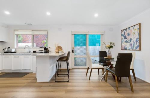 Wheelers Hill House | Modern Tranquil Getaway
