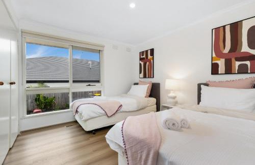 Wheelers Hill House | Modern Tranquil Getaway