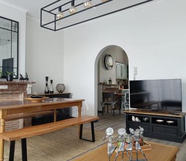 Laken Apartment | Modern Triplex 140m2 - 4 bedrooms, 1 living room & 2 bathrooms - 8 people in Brussels city