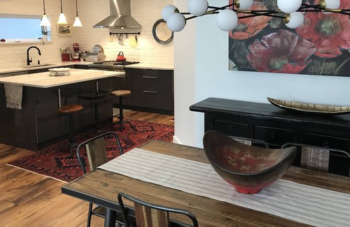 Grandview-Woodland Apartment | Modern two bedroom apartment in the heart of the Commercial Drive.