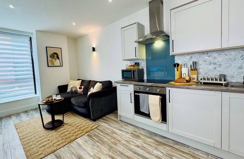 Swindon Apartment | Modern Two-Bedroom Flat