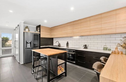 Newtown House | Modern two bedroom townhouse in quiet location