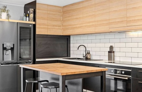 Newtown House | Modern two bedroom townhouse in quiet location