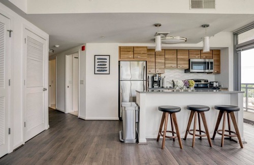 McLean Apartment | Modern Tysons Corner 2BR w/Pool, nr Restaurants & Bars, by Blueground