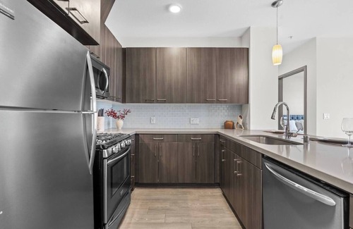 Downtown Apartment | Modern - Universal Stdios/Americana 2BD2BTH APT