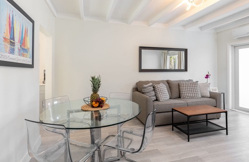 Colee Hammock Apartment | Modern & Updated Suite. Walk to Las Olas!