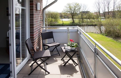 Dornumersiel Apartment | Modern upper apartment Annegret on the canal