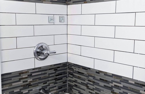 Regional District of Nanaimo Apartment | Modern Upper Level 1 BR | Fast wifi
