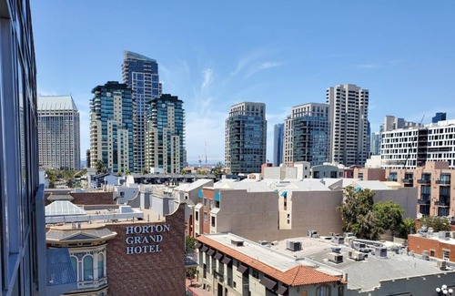 Pacific Terrace Apartment | Modern upscale apartment in the heart of the Gaslamp District!