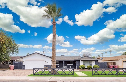 Scottsdale Highlands Estates House | Modern & Upscale Entertainment Oasis: Private Pool