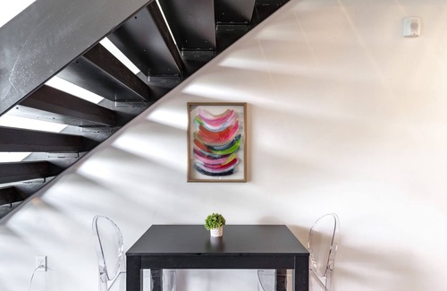 University Park Apartment | Modern Upscale Studio Loft w/free parking & pool