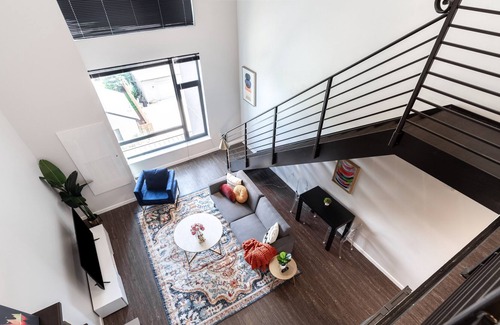 University Park Apartment | Modern Upscale Studio Loft w/free parking & pool