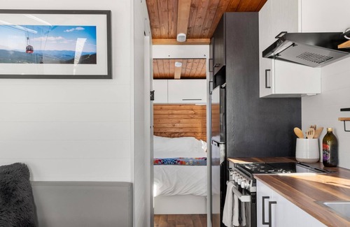 Morrisville House | Modern & Upscale Tiny Home, Great Spot near Stowe