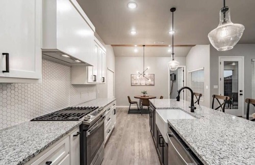 Lubbock House | Modern Uptown - 4BR 2BA - New Construction