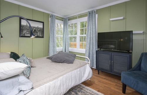 Northwest Vancouver House | Modern Uptown Bungalow Home For Groups Big And Small!