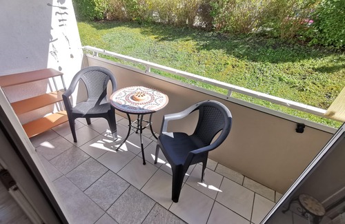 Mucheln Apartment | Modern vacation apartment with lake view and balcony on the ground floor