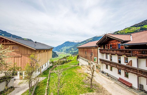 Hainzenberg Apartment | Modern vacation apartment with a view